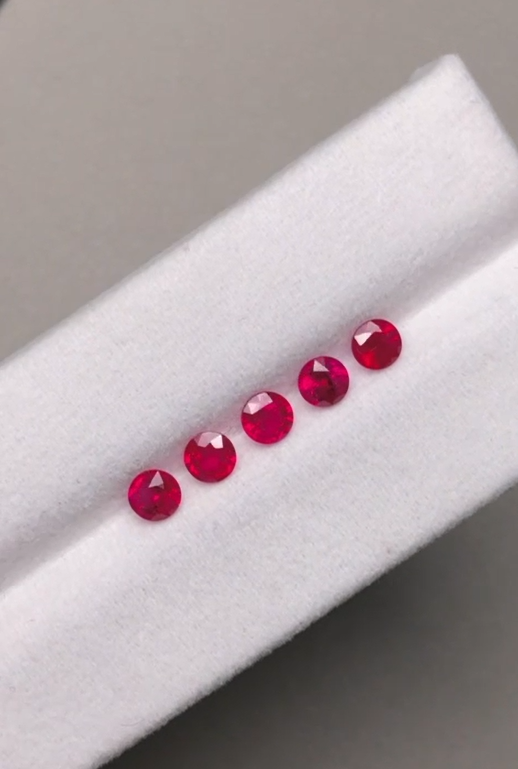Burma ruby round cut 3.5mm